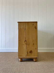 An Antique English Pine Chest of Drawers/Dresser c1890