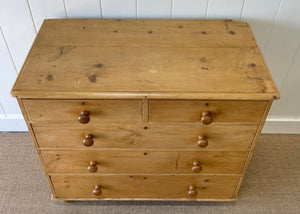 An Antique English Pine Chest of Drawers/Dresser c1890