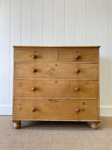 An Antique English Pine Chest of Drawers/Dresser c1890