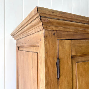 An English Georgian Linen Press Cupboard