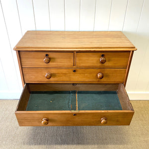 A 19th Century English Chestnut Chest of Drawers/Dresser with Tulip Feet