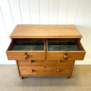 A 19th Century English Chestnut Chest of Drawers/Dresser with Tulip Feet