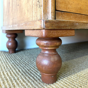 A 19th Century English Chestnut Chest of Drawers/Dresser with Tulip Feet