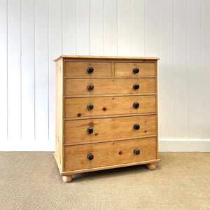 A 19th Century English Pine Chest of Drawers/Dresser