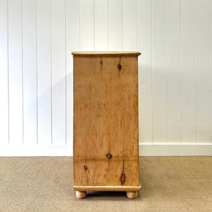 A 19th Century English Pine Chest of Drawers/Dresser