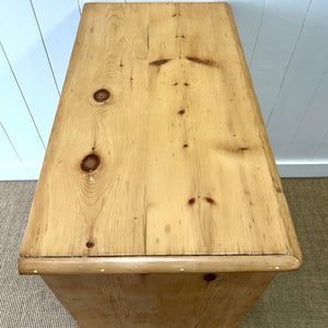 A 19th Century English Pine Chest of Drawers/Dresser