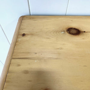 A 19th Century English Pine Chest of Drawers/Dresser