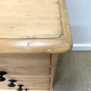 A 19th Century English Pine Chest of Drawers/Dresser