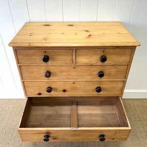 A 19th Century English Pine Chest of Drawers/Dresser