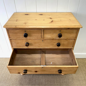 A 19th Century English Pine Chest of Drawers/Dresser