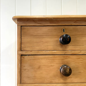 A 19th Century English Pine Chest of Drawers/Dresser