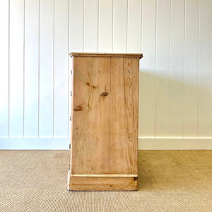 A 19th Century English Chest of Drawers/Dresser