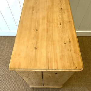 A 19th Century English Chest of Drawers/Dresser