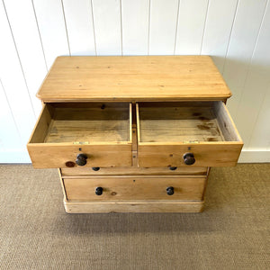 A 19th Century English Chest of Drawers/Dresser