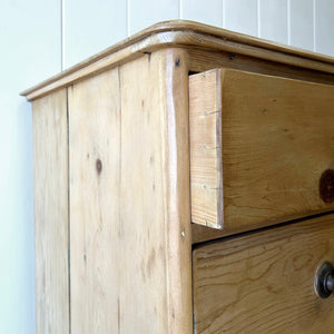 A 19th Century English Chest of Drawers/Dresser