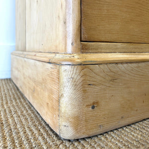 A 19th Century English Chest of Drawers/Dresser