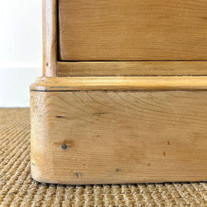 A 19th Century English Chest of Drawers/Dresser