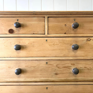 A 19th Century English Chest of Drawers/Dresser