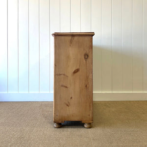 A 19th Century English Pine Chest of Drawers/Dresser