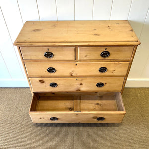 A 19th Century English Pine Chest of Drawers/Dresser