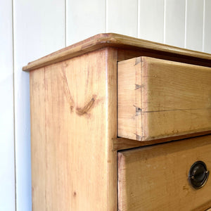 A 19th Century English Pine Chest of Drawers/Dresser