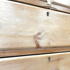 A 19th Century English Pine Chest of Drawers/Dresser