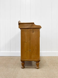 An Antique English Pine Chest of Drawers Dresser on Tulip Feet c1890