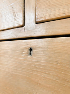 An Antique English Pine Chest of Drawers Dresser Tulip Feet c1890