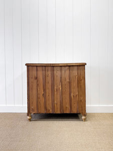 A 19th Century English Chest of Drawers/Dresser