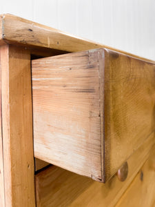 A 19th Century English Chest of Drawers/Dresser