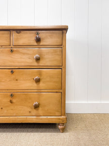 A 19th Century English Chest of Drawers/Dresser