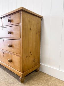 A 19th Century English Chest of Drawers/Dresser