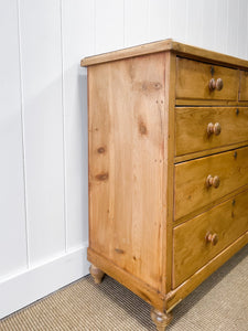 A 19th Century English Chest of Drawers/Dresser