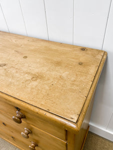 A 19th Century English Chest of Drawers/Dresser