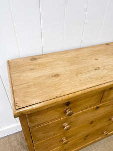 A 19th Century English Chest of Drawers/Dresser