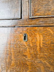 A English Georgian Oak Chest of Drawers with Swan Neck Hardware c1800