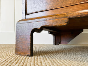 A English Georgian Oak Chest of Drawers with Swan Neck Hardware c1800