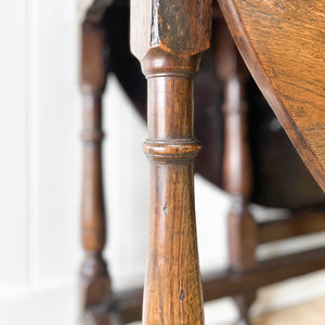 A Very Good Antique English Country Oak Drop Leaf Gate Leg Table