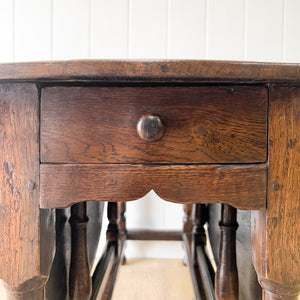 A Very Good Antique English Country Oak Drop Leaf Gate Leg Table