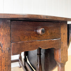 A Very Good Antique English Country Oak Drop Leaf Gate Leg Table