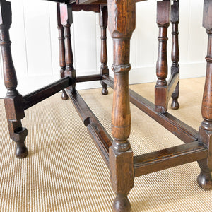 A Very Good Antique English Country Oak Drop Leaf Gate Leg Table