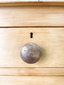 A 19th Century English Chest of Drawers/Dresser