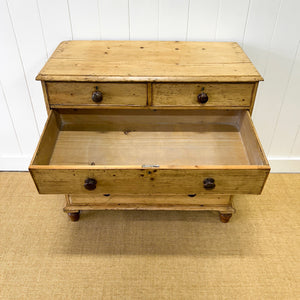 A Good 19th Century English Pine Chest of Drawers/Dresser with Tulip Feet