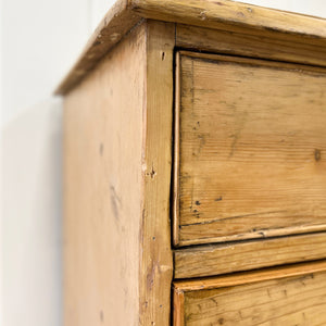 A Good 19th Century English Pine Chest of Drawers/Dresser with Tulip Feet