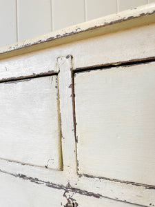 A 19th Century English Chest of Drawers/Dresser