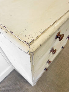 A 19th Century English Chest of Drawers/Dresser