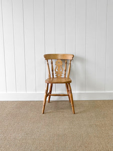 A Vintage Set of 6 Fiddleback Chairs