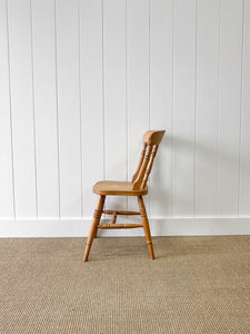 A Vintage Set of 6 Fiddleback Chairs