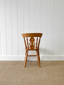 A Vintage Set of 6 Fiddleback Chairs