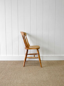 A Vintage Set of 6 Fiddleback Chairs